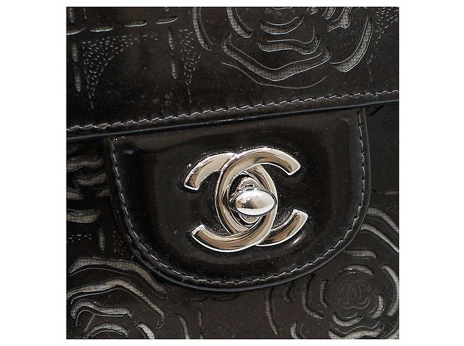 Chanel Borsa a tracolla Baguette in vernice nera con camelia e barretta di cioccolato, tono argento Nero - vista 9