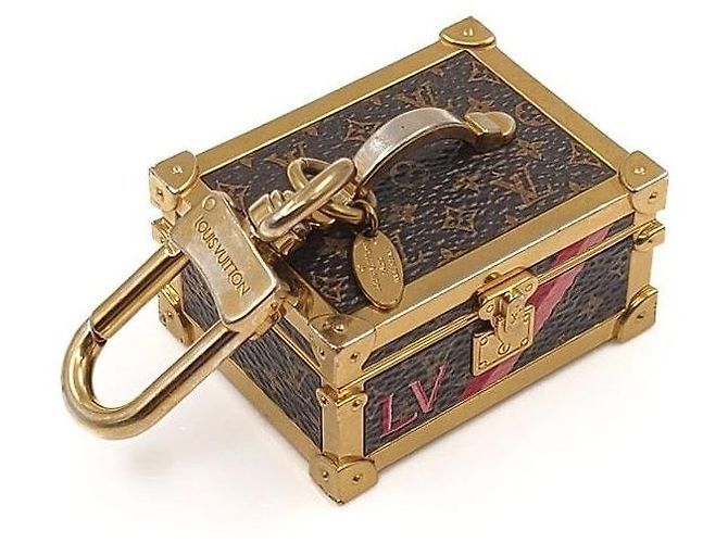 Louis Vuitton Portachiavi Monogram Trunk D'oro - vista 3