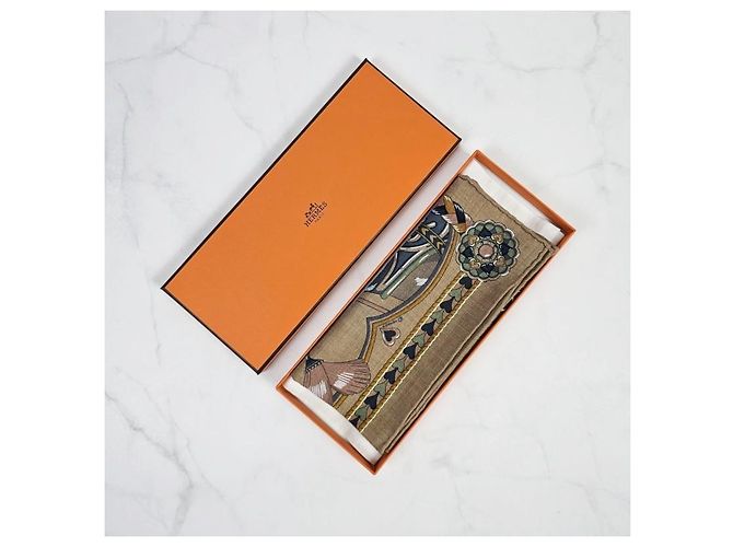 Hermès Sciarpa Harnais de Coeur in Cashmere e Seta da Donna Marrone - vista 12