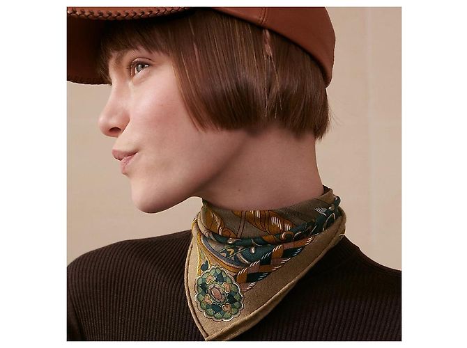Hermès Sciarpa Harnais de Coeur in Cashmere e Seta da Donna Marrone - vista 3