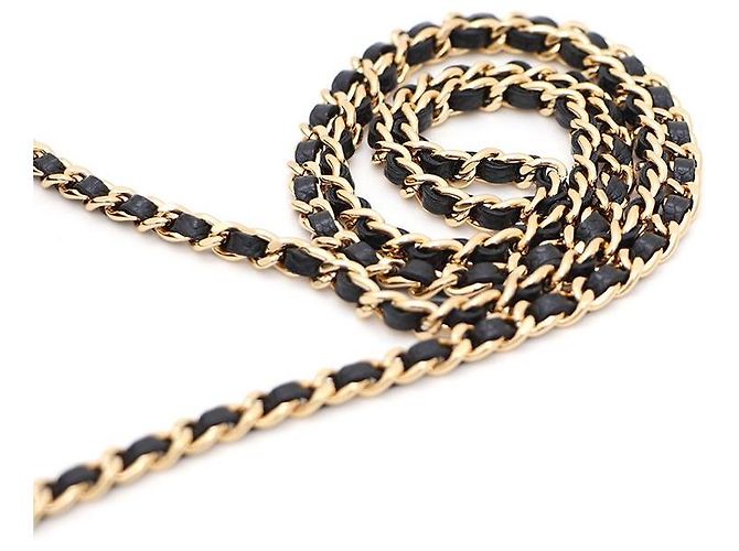 Chanel Bolsa de ombro e Crossbody WOC em Caviar com Corrente Dourada Preto - vista 10