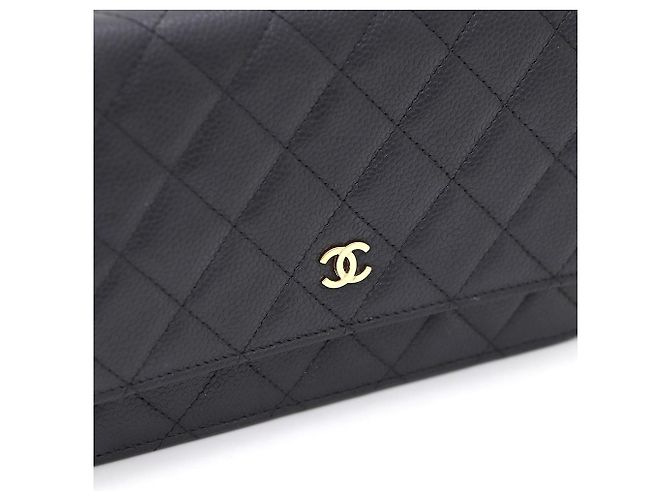 Chanel Bolsa de ombro e Crossbody WOC em Caviar com Corrente Dourada Preto - vista 5