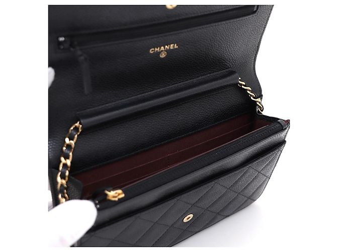 Chanel Bolsa de ombro e Crossbody WOC em Caviar com Corrente Dourada Preto - vista 9