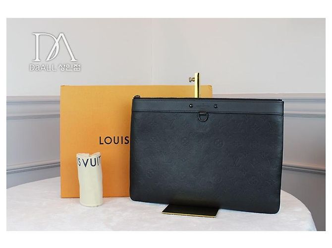 Louis Vuitton Condizioni della pochette Discovery Multicolore - vista 11