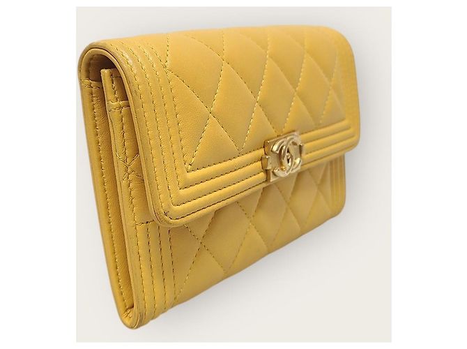 Chanel Gelber Boy Flap Lammfell-Geldbeutel, Serie - Ansicht 2