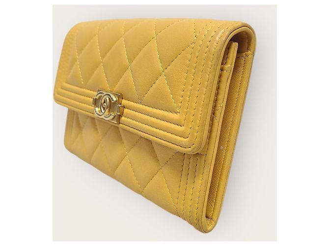 Chanel Gelber Boy Flap Lammfell-Geldbeutel, Serie - Ansicht 3