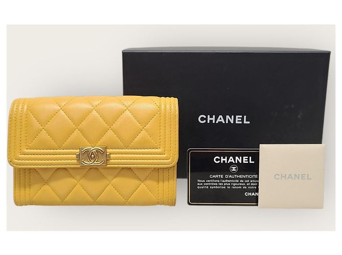 Chanel Gelber Boy Flap Lammfell-Geldbeutel, Serie - Ansicht 6