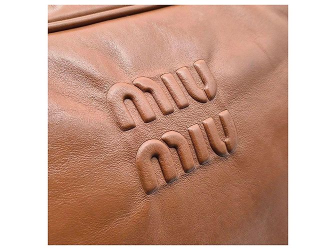 Miu Miu Borsa Bowling con logo in rilievo Marrone - vista 8