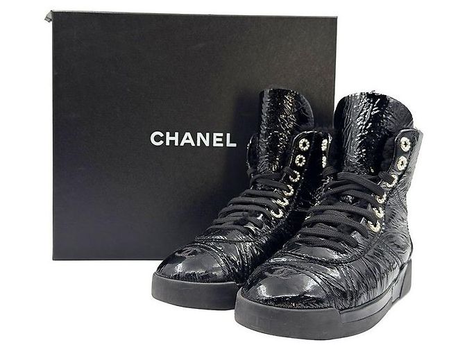 Chanel Baskets montantes en agneau verni - vue 7