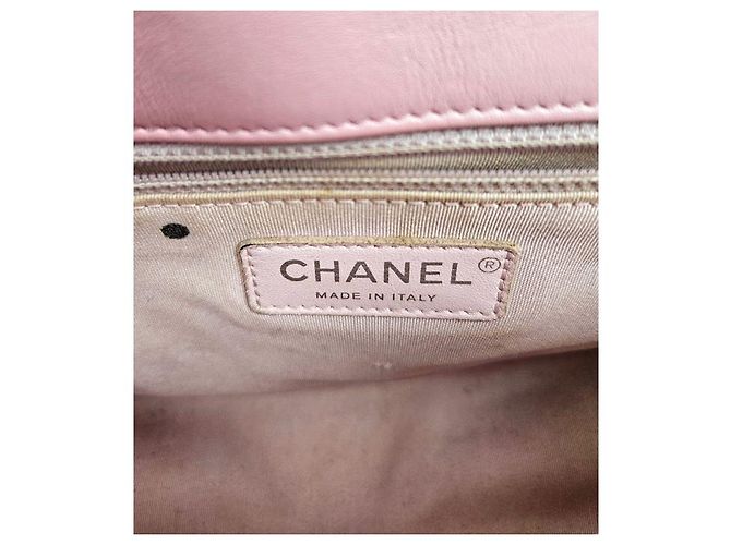 Chanel Bolsa de alça superior com aba acolchoada em pele de cordeiro rosa - vista 12
