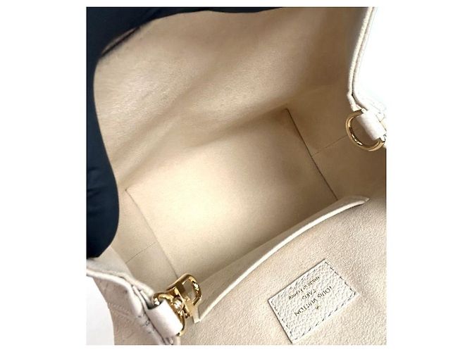 Louis Vuitton Rucksack in Cremefarbe Weiß - Ansicht 9