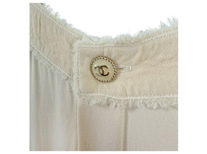 Chanel Abito in seta plissettata con bottoni con logo CC Avorio Bianco - vista 6