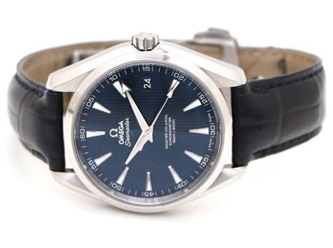 Omega Orologio automatico da uomo Seamaster Aqua Terra con quadrante blu e cinturino in pelle - vista 2