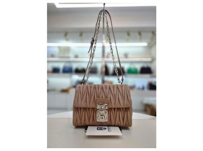 Miu Miu Borsa a tracolla e crossbody in Nappa Rosa - vista 2