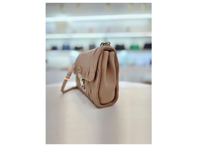 Miu Miu Borsa a tracolla e crossbody in Nappa Rosa - vista 5