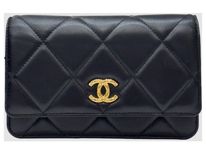 Chanel WOC Season in agnello con finitura satinata nero oro - vista 2
