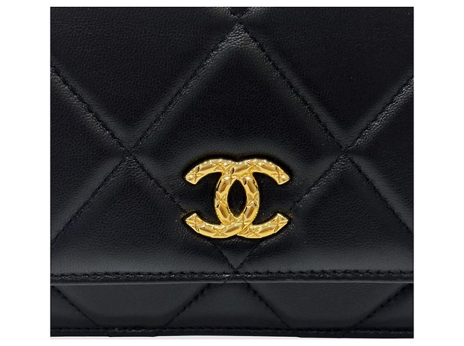 Chanel WOC Season in agnello con finitura satinata nero oro - vista 4