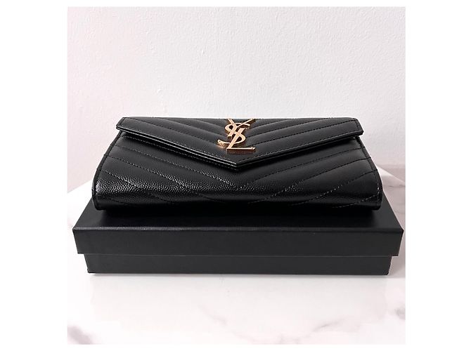 Saint Laurent Großer Matelassé-Geldbeutel Cassandra Schwarz - Ansicht 6