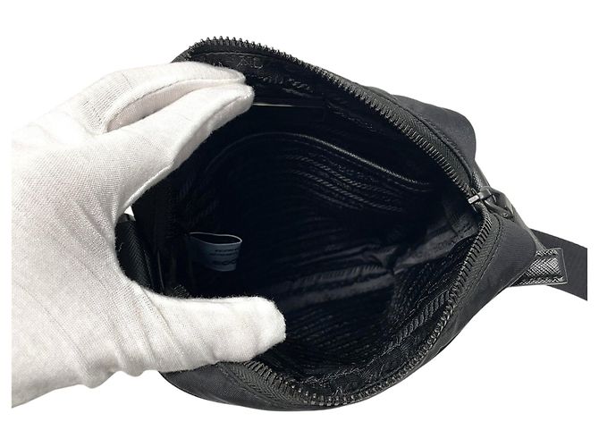 Prada Borsa a tracolla multi tasche con logo Triangle in Re-Nylon Nero - vista 5