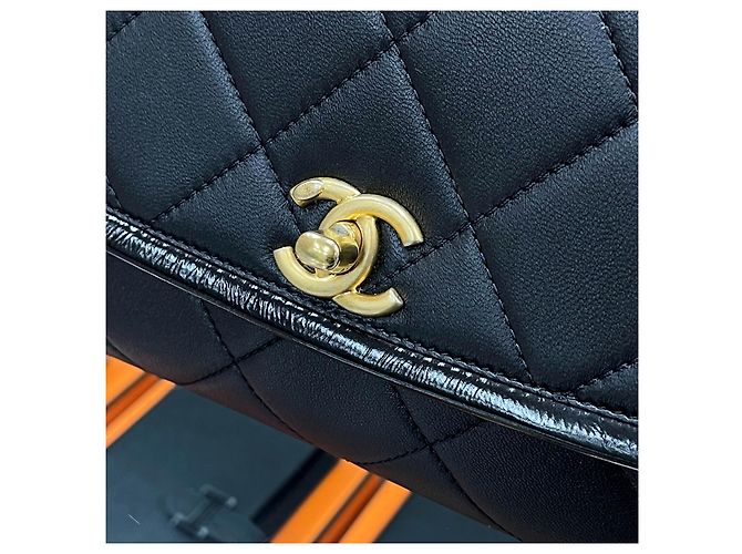 Chanel Bolso Season con asa superior y cadena negro con herrajes dorados - vista 11