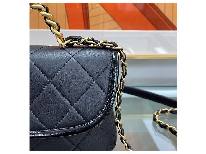 Chanel Bolso Season con asa superior y cadena negro con herrajes dorados - vista 4