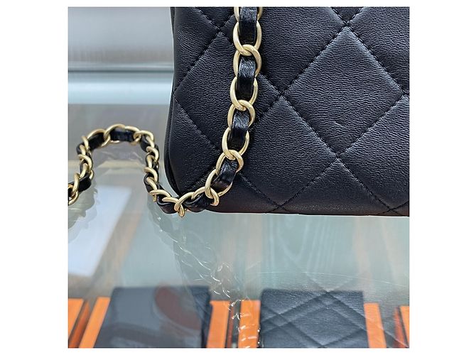 Chanel Bolso Season con asa superior y cadena negro con herrajes dorados - vista 9