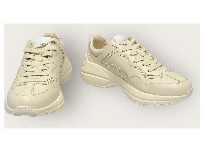 Gucci Lyton Sneaker aus Leder mit Lemon Lettering Logo Weiß - Ansicht 3