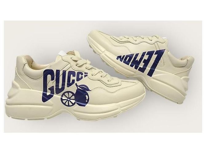 Gucci Lyton Sneaker aus Leder mit Lemon Lettering Logo Weiß - Ansicht 5