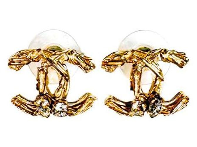 Chanel Orecchini CC Logo Coco Metallizzati con Cristalli Oro D'oro - vista 2
