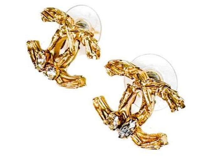 Chanel Orecchini CC Logo Coco Metallizzati con Cristalli Oro D'oro - vista 3