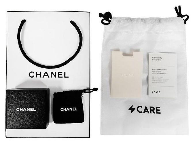 Chanel Orecchini CC Logo Coco Metallizzati con Cristalli Oro D'oro - vista 7