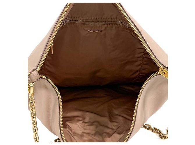 Miu Miu Borsa a tracolla in pelle morbida con catena logo da donna Cammeo Beige Arancione - vista 10