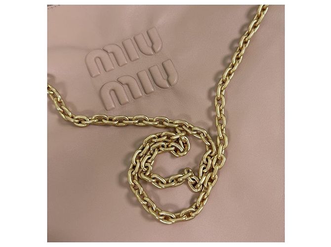 Miu Miu Borsa a tracolla in pelle morbida con catena logo da donna Cammeo Beige Arancione - vista 6