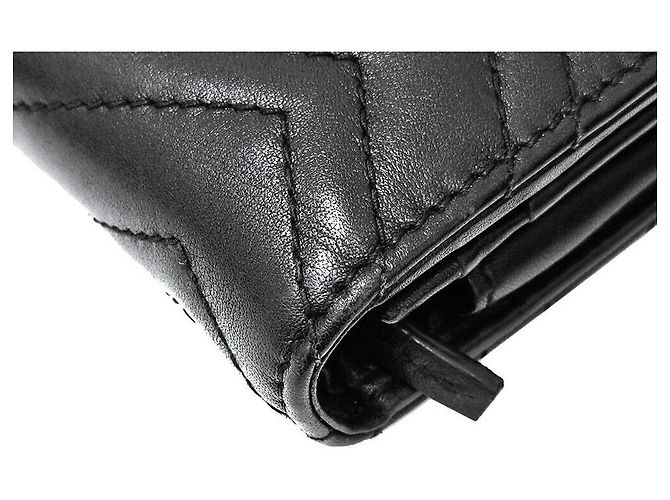 Gucci Cartera Compacta Marmont Chevron Negro - vista 5