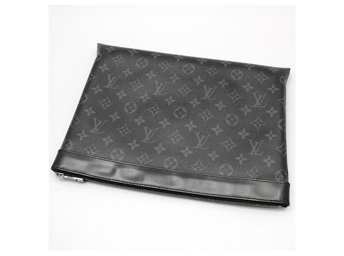 Louis Vuitton Clutch Monogram Eclipse Apollo Castaño - vista 4