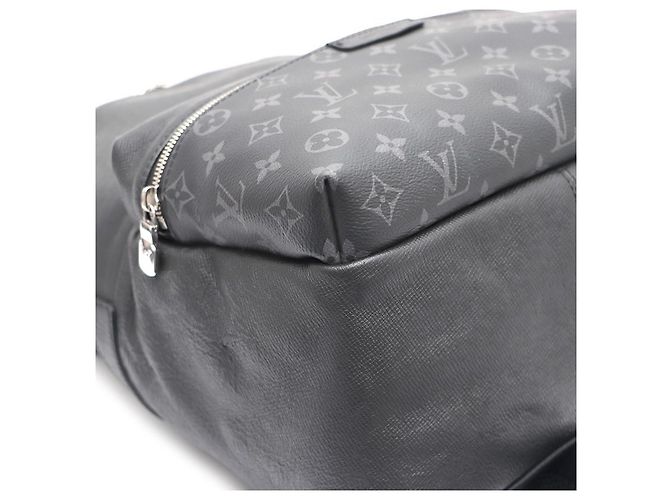 Louis Vuitton Sac à dos Monogram Taiga Discovery PM - vue 15
