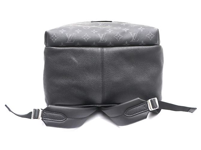 Louis Vuitton Sac à dos Monogram Taiga Discovery PM - vue 16