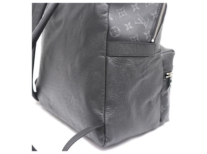 Louis Vuitton Sac à dos Monogram Taiga Discovery PM - vue 17