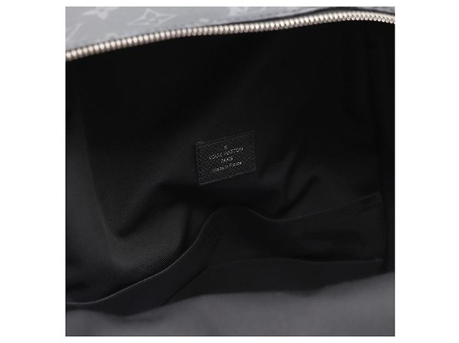Louis Vuitton Sac à dos Monogram Taiga Discovery PM - vue 18