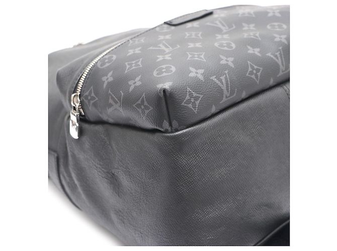 Louis Vuitton Sac à dos Monogram Taiga Discovery PM - vue 6