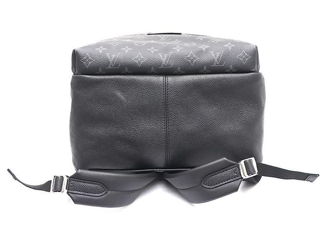 Louis Vuitton Sac à dos Monogram Taiga Discovery PM - vue 7