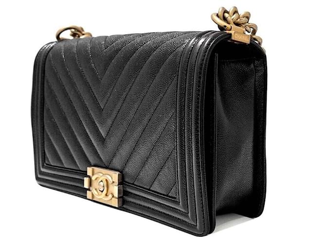 Chanel Borsa Boy Chevron Caviar New Medium Nero - vista 2