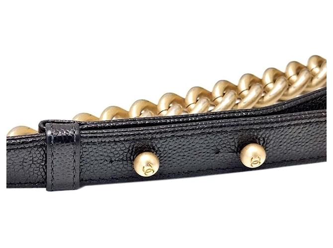 Chanel Borsa Boy Chevron Caviar New Medium Nero - vista 4