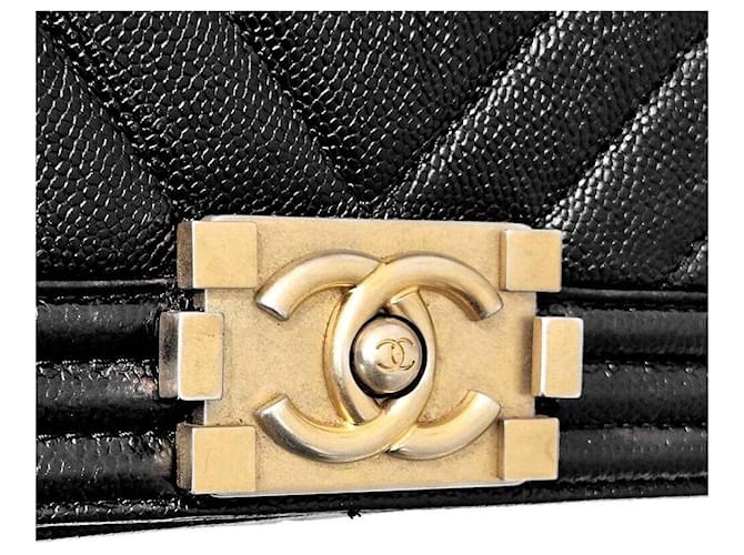 Chanel Borsa Boy Chevron Caviar New Medium Nero - vista 7