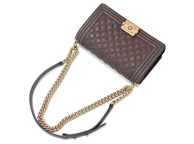 Chanel Bolso Caviar Boy Medium Castaño - vista 3