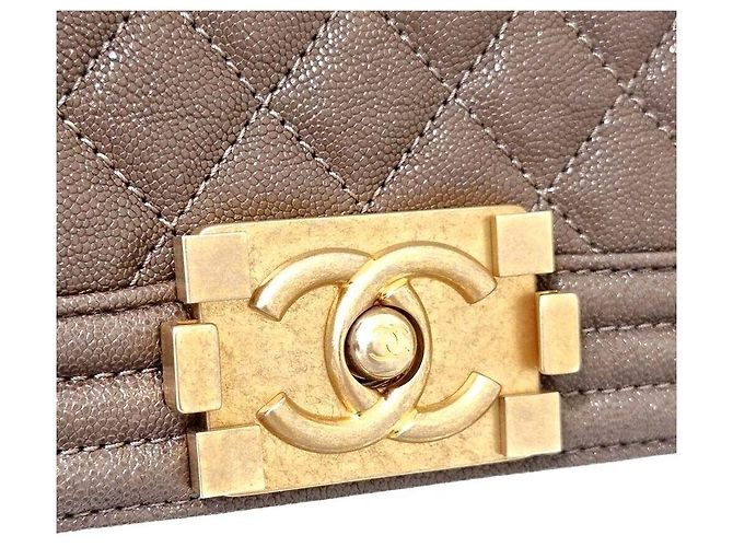 Chanel Bolso Caviar Boy Medium Castaño - vista 7