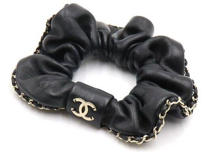 Chanel Cerchietto scrunchie in pelle nera con catena CC dorata Nero - vista 2