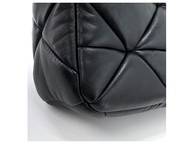Prada Bolsa de ombro acolchoada com corrente Crossbody Black Preto - vista 11
