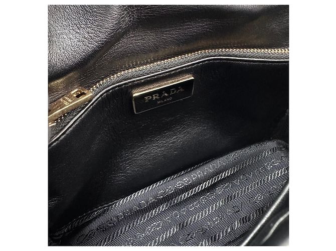 Prada Bolsa de ombro acolchoada com corrente Crossbody Black Preto - vista 14
