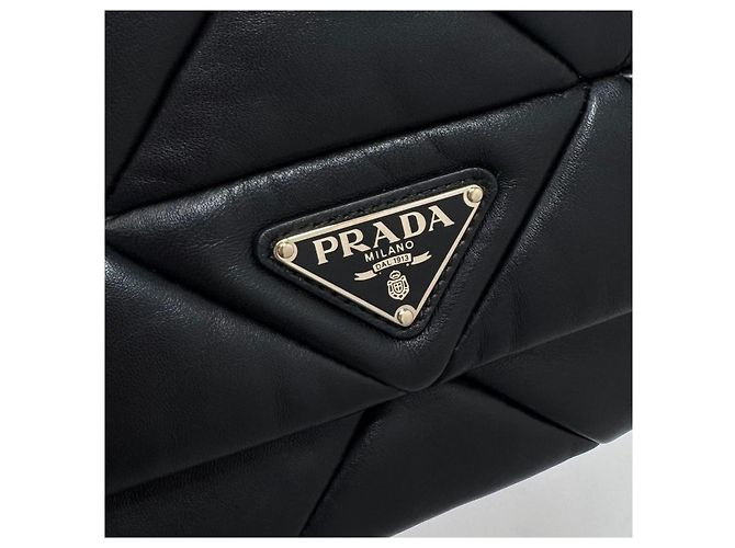 Prada Bolsa de ombro acolchoada com corrente Crossbody Black Preto - vista 6
